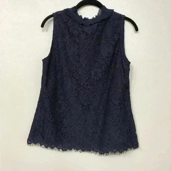 *NWT* J. Crew Women’s M Navy Blue Floral Lace Scalloped Hem Sleeveless Blouse - Picture 3 of 10